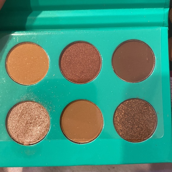 4 eyeshadow palettes - Picture 5 of 5